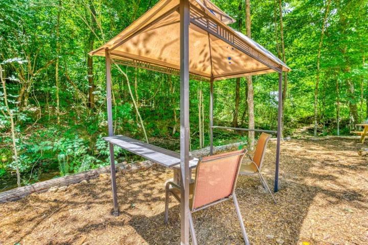 The Aries-A Stargazing, Luxury Glamping Tent Rogersville Exteriör bild