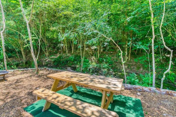 The Aries-A Stargazing, Luxury Glamping Tent Rogersville Exteriör bild